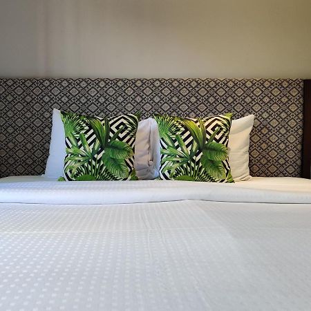Hotel Check In Saladaeng (Adults Only) Bangkok Esterno foto