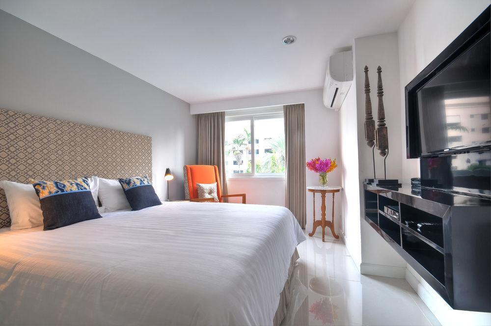 Hotel Check In Saladaeng (Adults Only) Bangkok Esterno foto