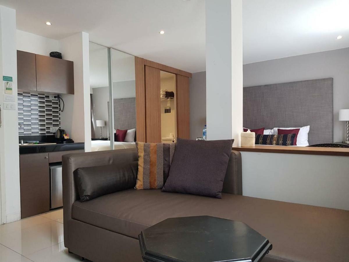 Hotel Check In Saladaeng (Adults Only) Bangkok Esterno foto