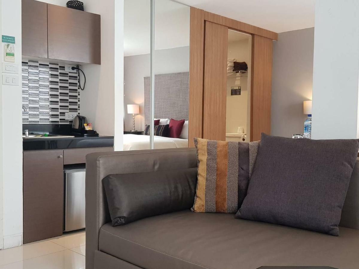 Hotel Check In Saladaeng (Adults Only) Bangkok Esterno foto