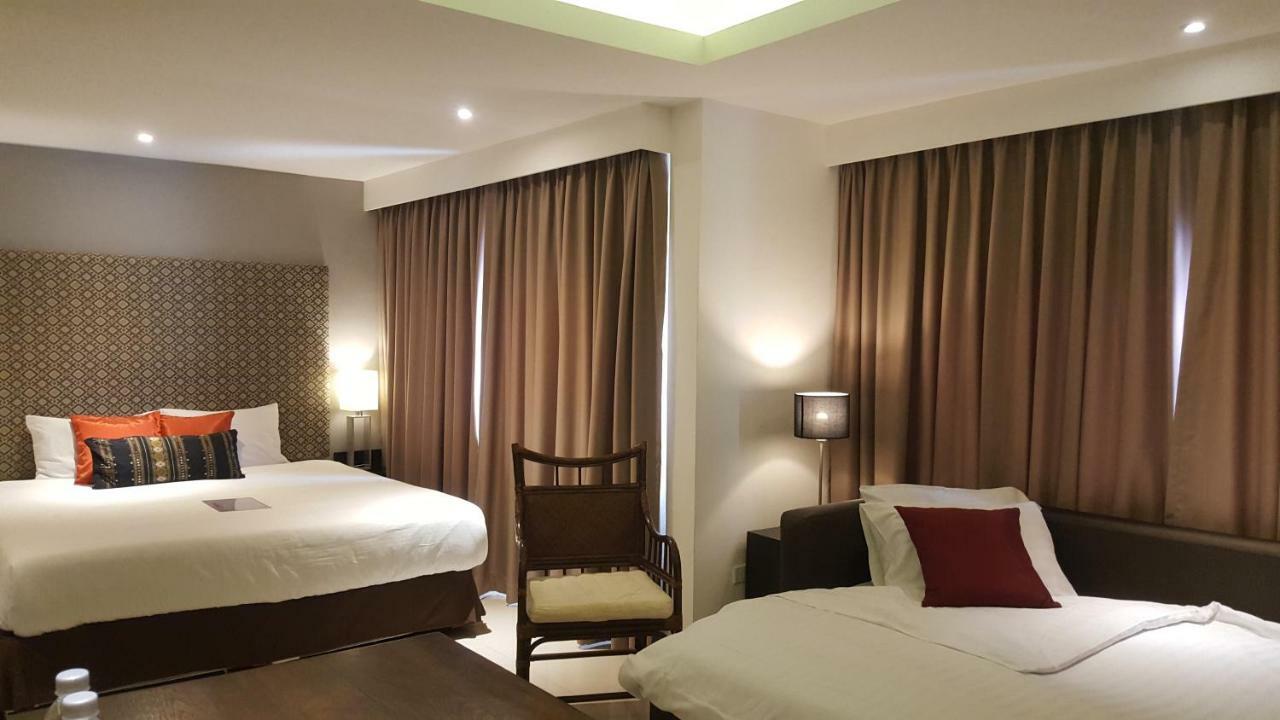 Hotel Check In Saladaeng (Adults Only) Bangkok Esterno foto
