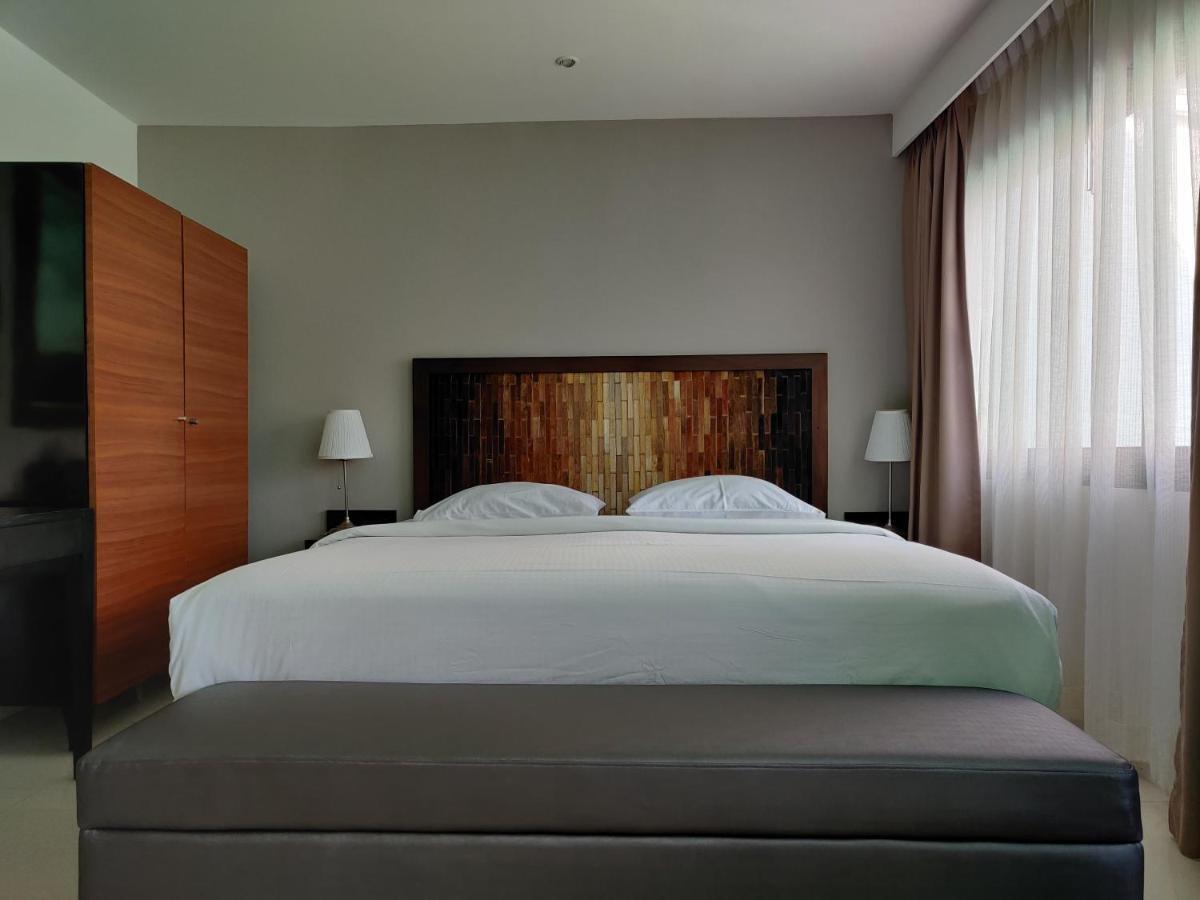 Hotel Check In Saladaeng (Adults Only) Bangkok Esterno foto