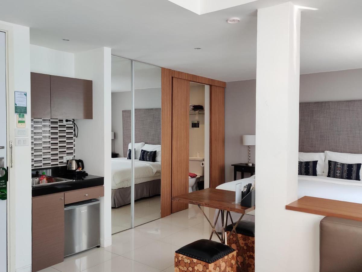 Hotel Check In Saladaeng (Adults Only) Bangkok Esterno foto
