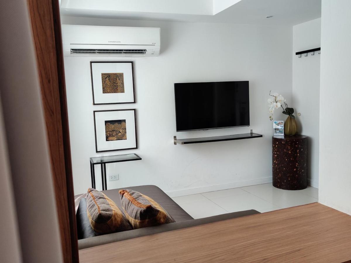 Hotel Check In Saladaeng (Adults Only) Bangkok Esterno foto