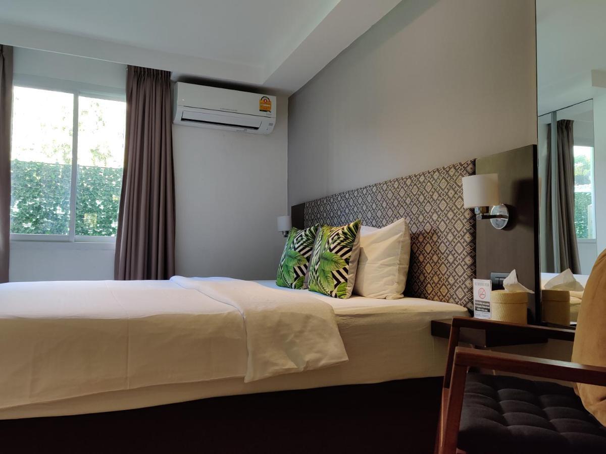Hotel Check In Saladaeng (Adults Only) Bangkok Esterno foto