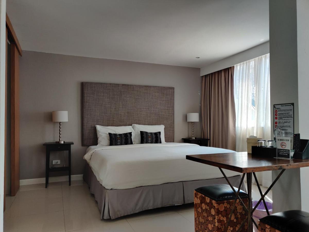 Hotel Check In Saladaeng (Adults Only) Bangkok Esterno foto