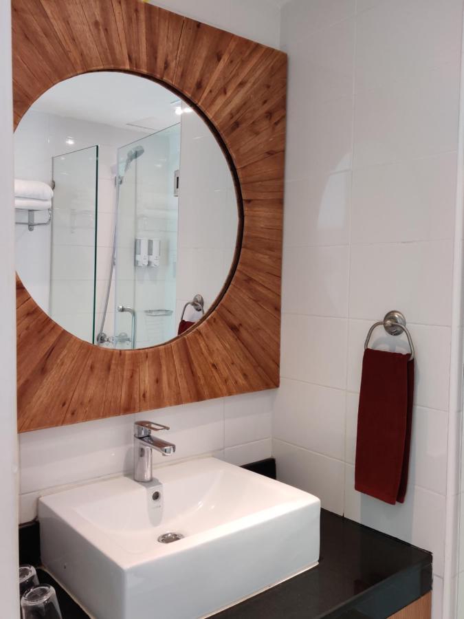 Hotel Check In Saladaeng (Adults Only) Bangkok Esterno foto